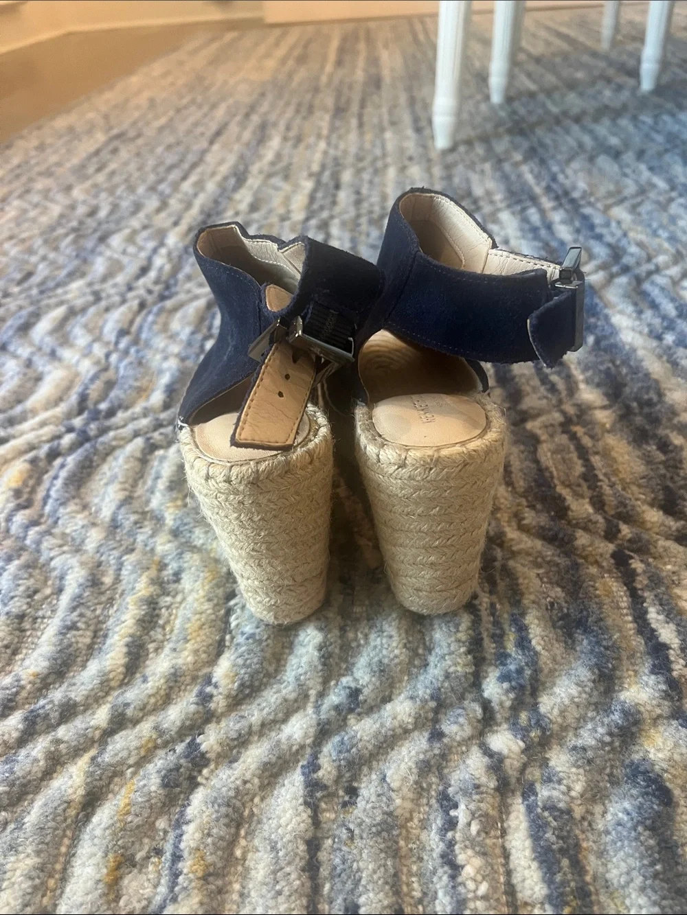 New Women’s Kenneth Cole wedge size 7, navy blue - Picture 3 of 8